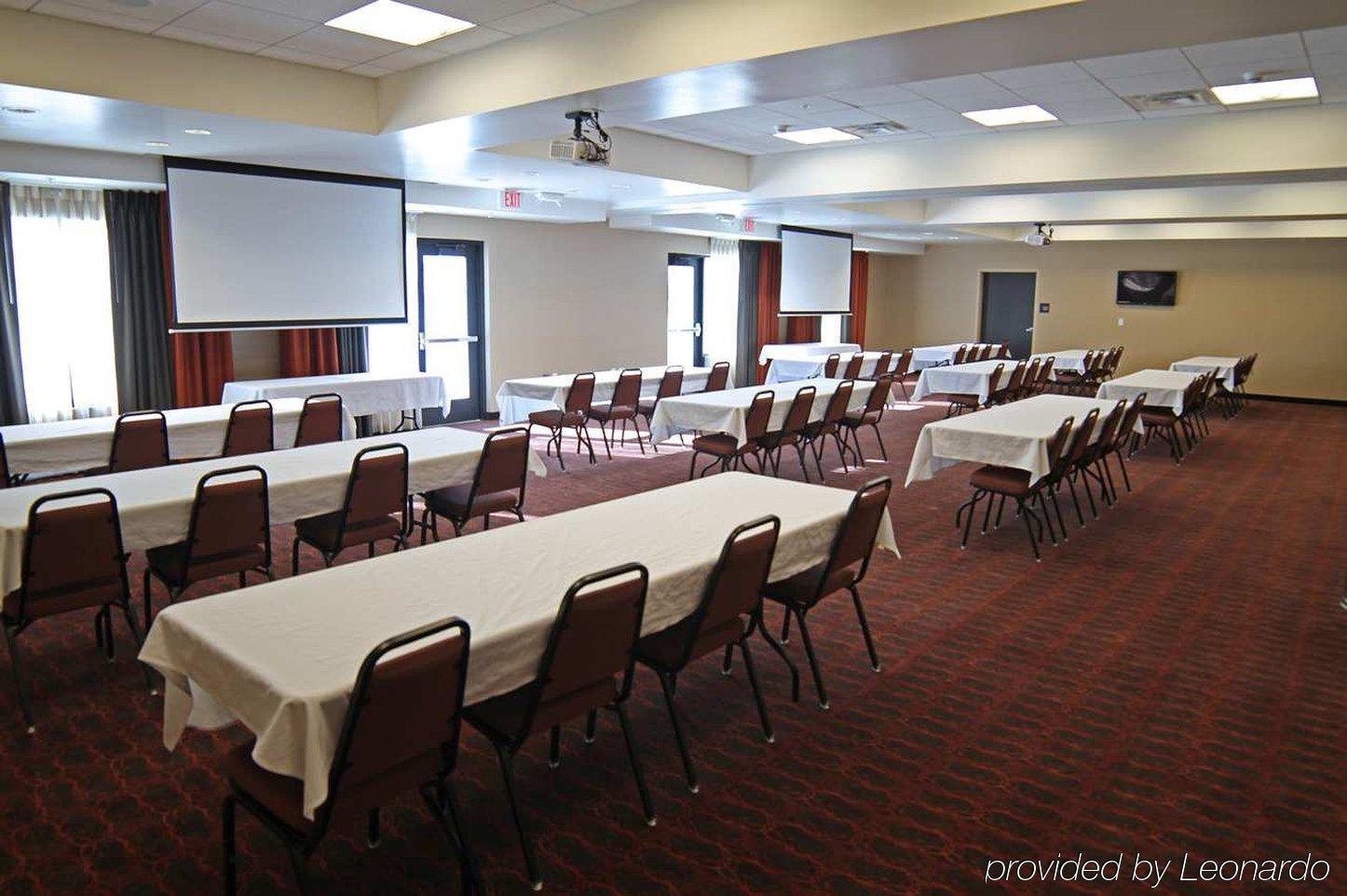 Hampton Inn & Suites Grand Forks Exterior photo