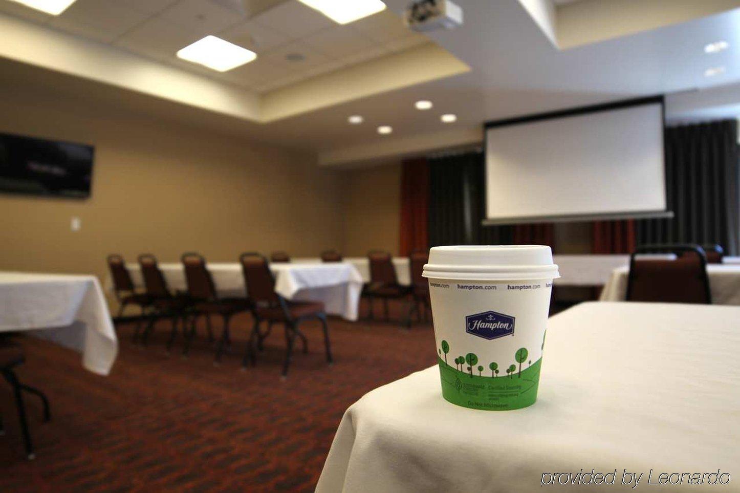 Hampton Inn & Suites Grand Forks Exterior photo