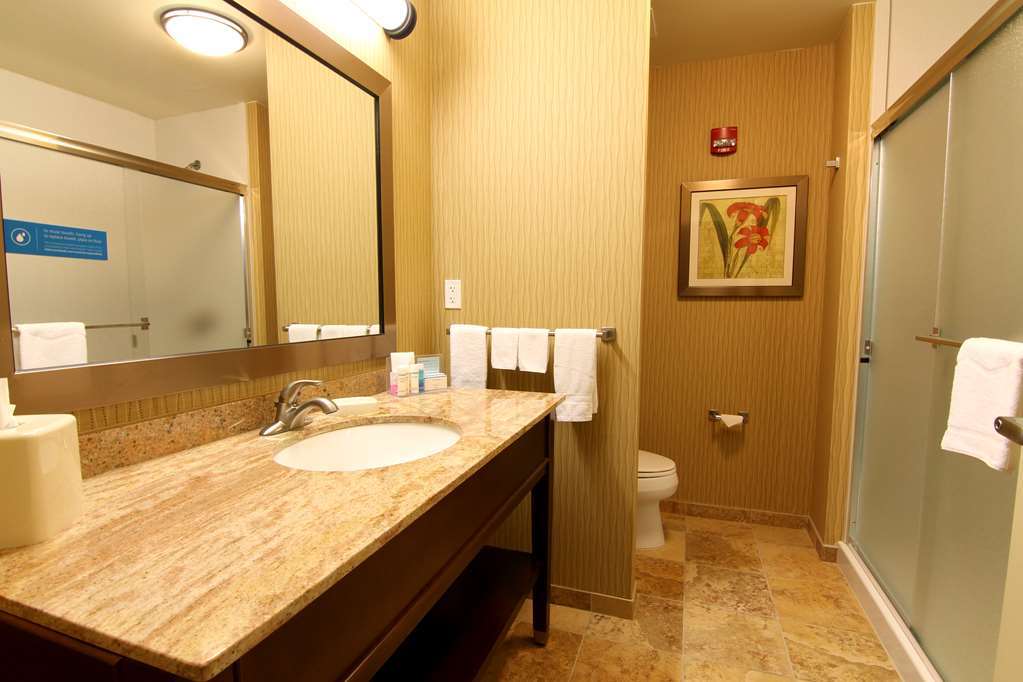 Hampton Inn & Suites Grand Forks Room photo